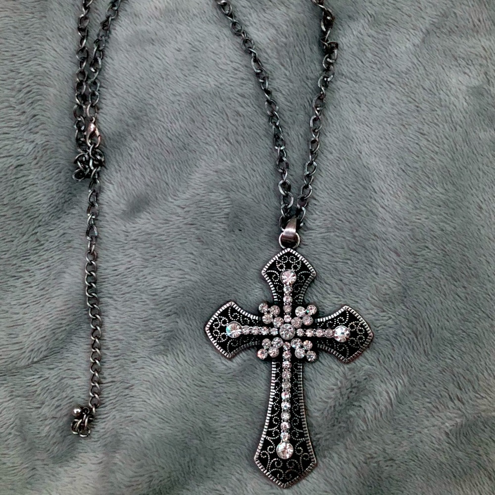 Big CROSS diamond studded necklace